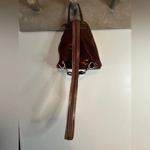 Convertible leather backpack - Picture 9 of 16